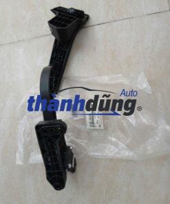 BÀN ĐẠP CHÂN GA HYUNDAI SANTAFE 2013-2020 | 327002W100