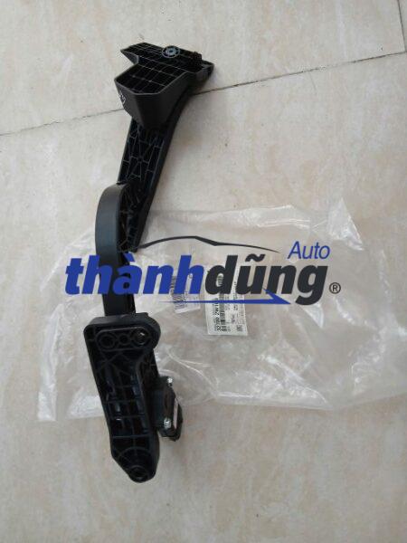 BÀN ĐẠP CHÂN GA HYUNDAI SANTAFE 2013-2020 | 327002W100