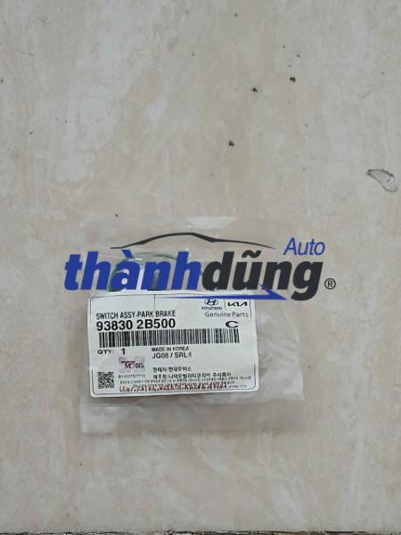 CÔNG TẮC PHANH TAY HYUNDAI SANTAFE 2013-2018 | 938302B500